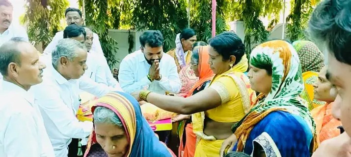 जळकोटच्या राजकारणात आशिष सोनटक्के यांचा दबदबा; वडिलांचा 'शब्द' आणि मुलाचा 'निश्चय' पाहून विरोधकांच्या गोटात शांतता! 1 73713