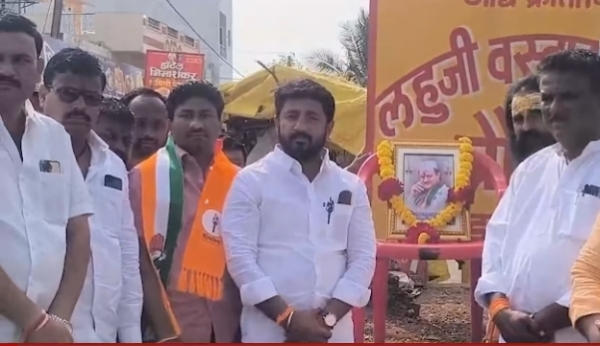 माणुसकीचा विजय! प्रचाराचा नारळ फोडल्यानंतरही कचरू सगट यांनी 'दादांच्या' निधनाचे वृत्त ऐकताच थांबवला प्रचार; राजकीय संस्कृतीचे दर्शन 1 77112