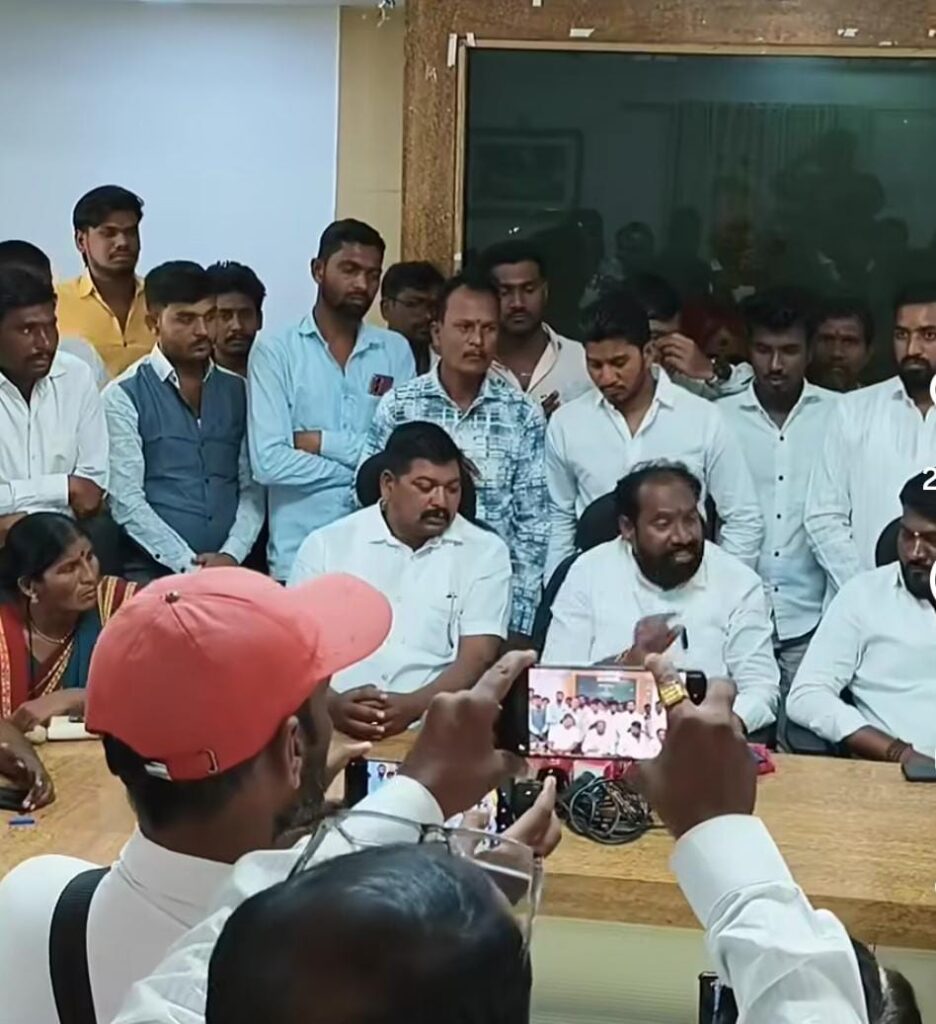 सत्ताधाऱ्यांची गुंडगिरी आणि सत्तेची लाचारी! कचरू सगट यांना जीवे मारण्याचा कट रचणाऱ्यांना मातंग समाजाचा तुळजापुरातून थेट इशारा; "कॉलरला हात लावाल तर याद राखा!" 1 127210