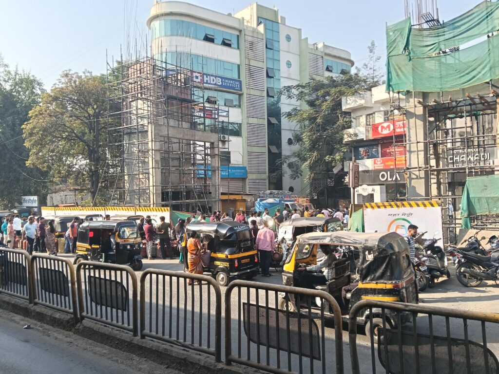 निगडीत गॅससाठी ‘महाभारत’! रांगेत उभं राहून जनतेचा संयम सुटला; सरकारवर टीकेची तोफ, हॉटेल व्यवसायाचे कंबरडे मोडले! 1 144308